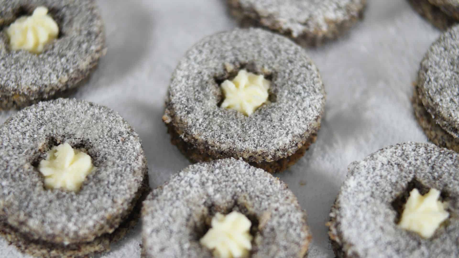 Karácsonyi mákos linzer, citromos mascarpone krémmel – cukormentes linzer recept